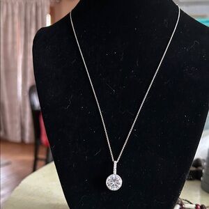 Sterling Silver Pendant Necklace. Beautiful